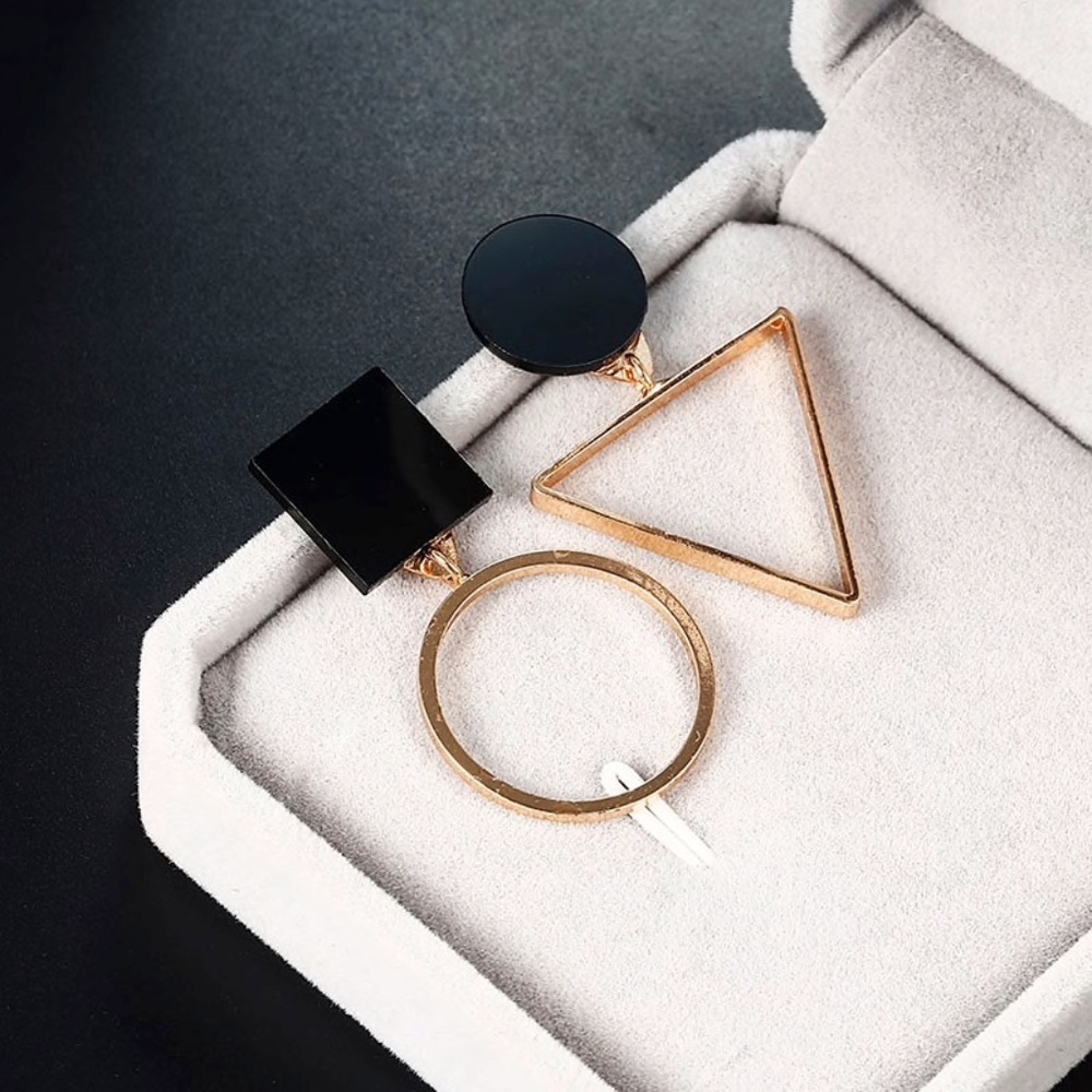 New Ivonne Destination Gold Geometric Earrings